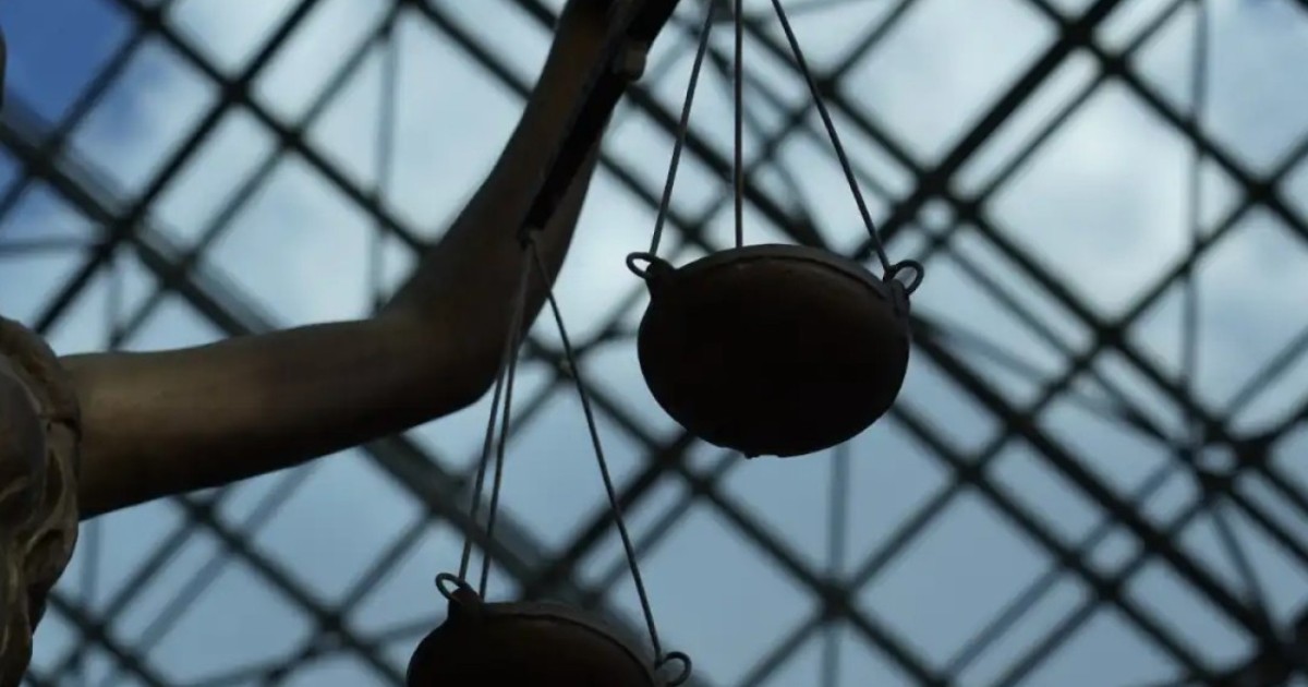 Астанада көпқабатты үйден су толы пакет лақтырғандарға қатысты сот өтті