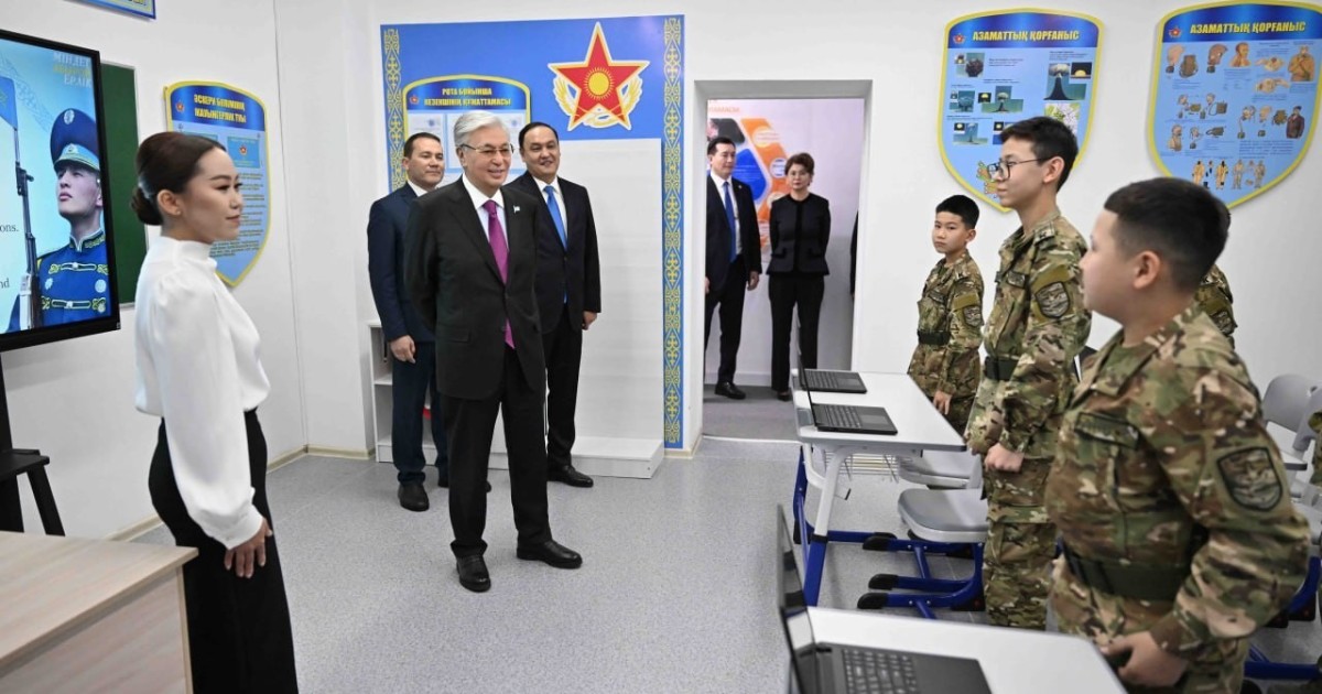 Тоқаев Тараздағы мамандандырылған әскери мектеп-интернатқа барды