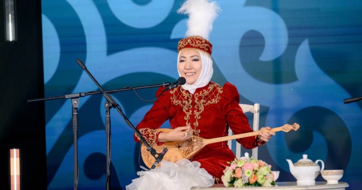 «7 жыл үзілістен кейін айтысқа шықтым»: Сара Тоқтамыс 2025 жылдың ерекше сәттерін айтты