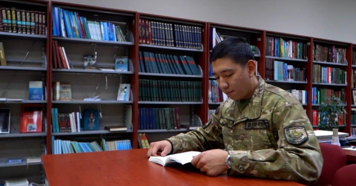 Ұлттық қорғаныс университетінде полиглот сарбаз қызмет етеді