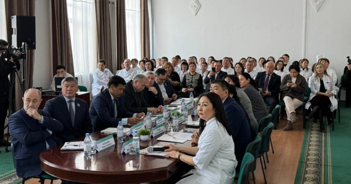 Астанада Мәжіліс депутаттары ардагерлерге арналған госпитальге барды