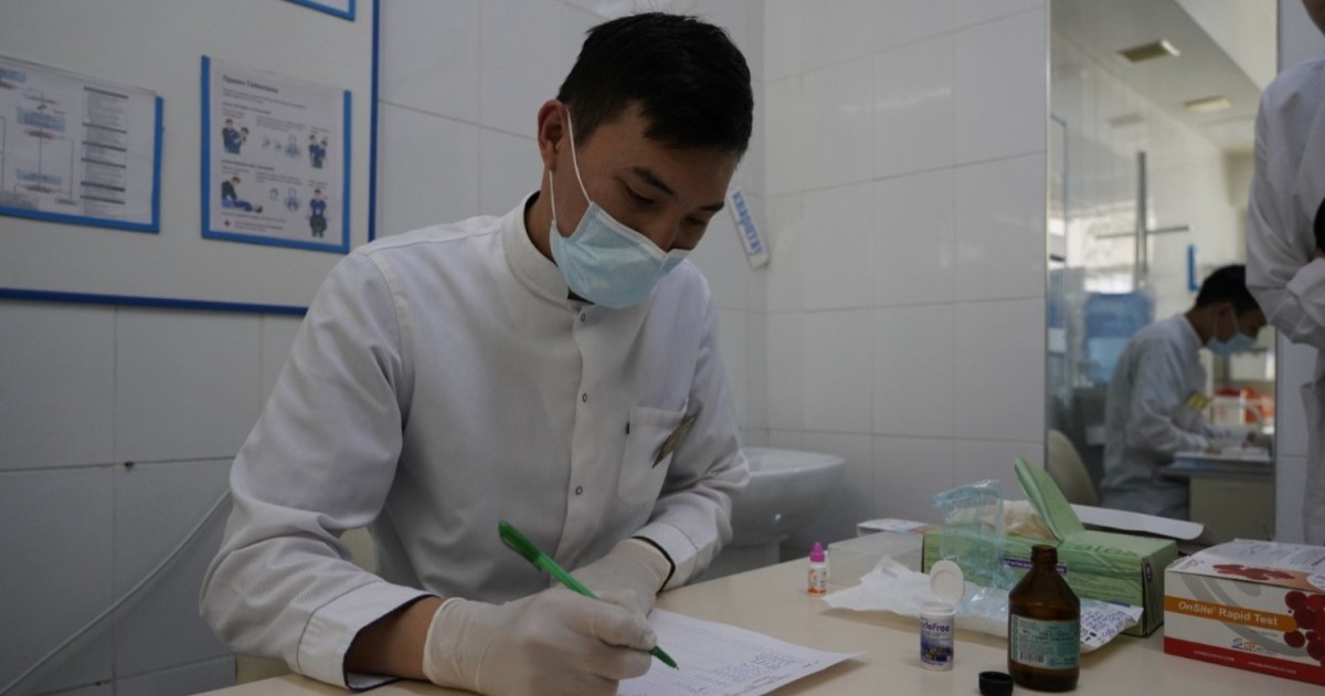 2026 жылы медицина қызметкерлерінің еңбек ақысы көтеріледі және құқықтық қорғалуы күшейтіледі