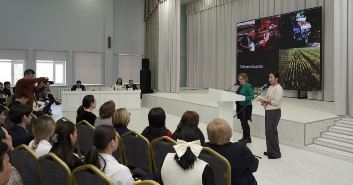 Астаналық оқушылар суды үнемдеу эко-акциясына қатысып жатыр