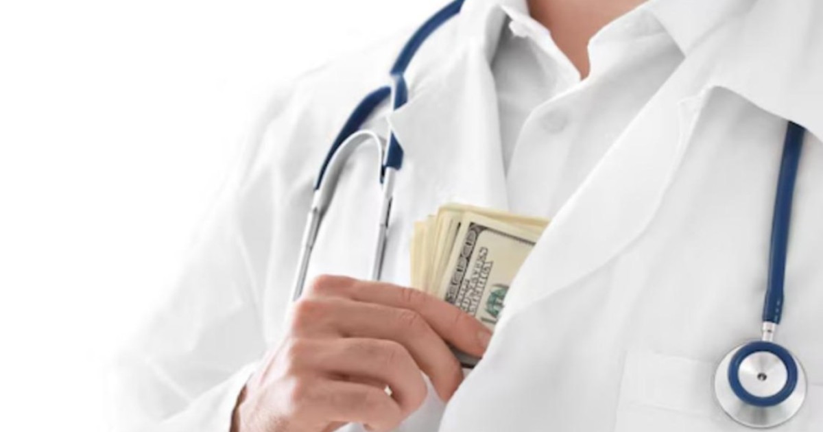 Медициналық қызметтерді көрсетпей қор қаражатынан 682 млн теңге иемденген клиника басшысы қамауға алынды