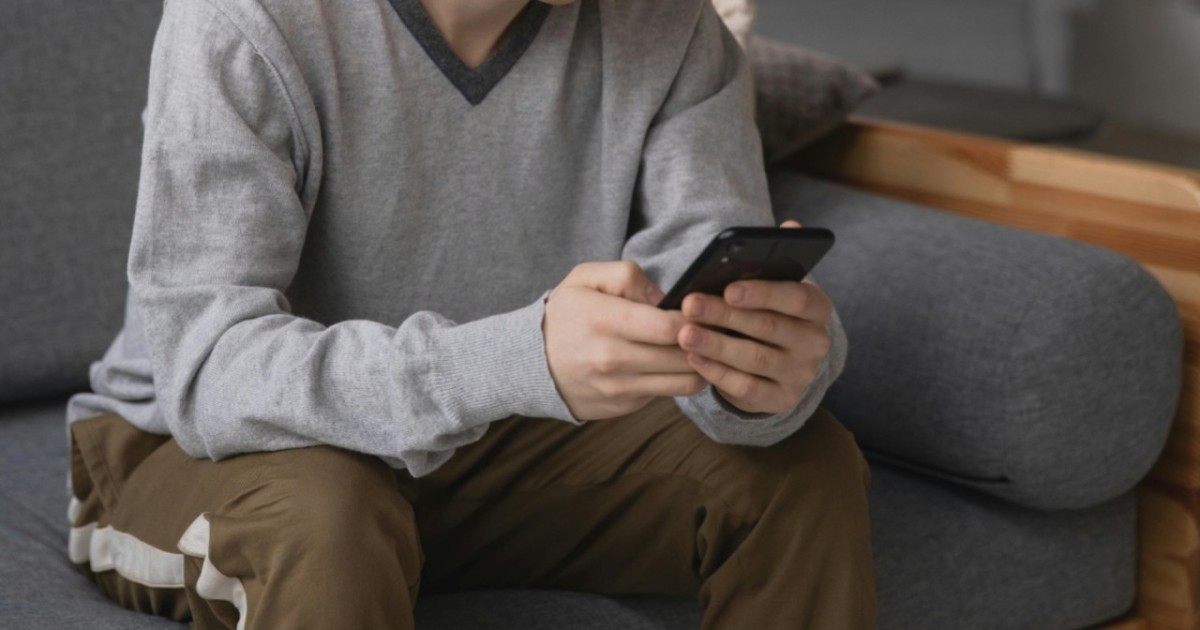 Tinder-де қыздың атынан жалған парақша ашқан алаяқ танысын 4 млн теңгеге алдаған