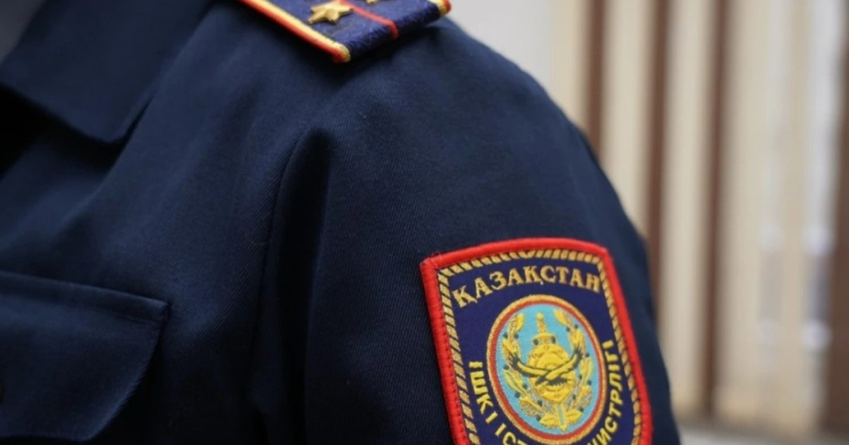 Семейде зейнеткер полиция қызметкерлерінің көлігін өртеп жіберді