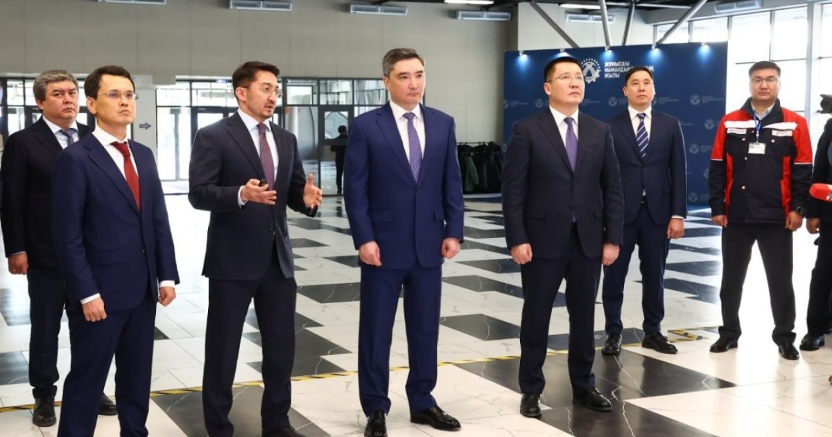 Олжас Бектенов Екібастұздағы «бұлтты» сервистер және ЖИ мүмкіндіктері орналастырылатын арнайы аймаққа барды