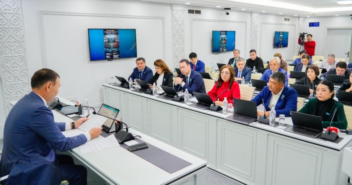 Елорда мәслихатында Конституцияның жаңа редакциясының жобасы талқыланды