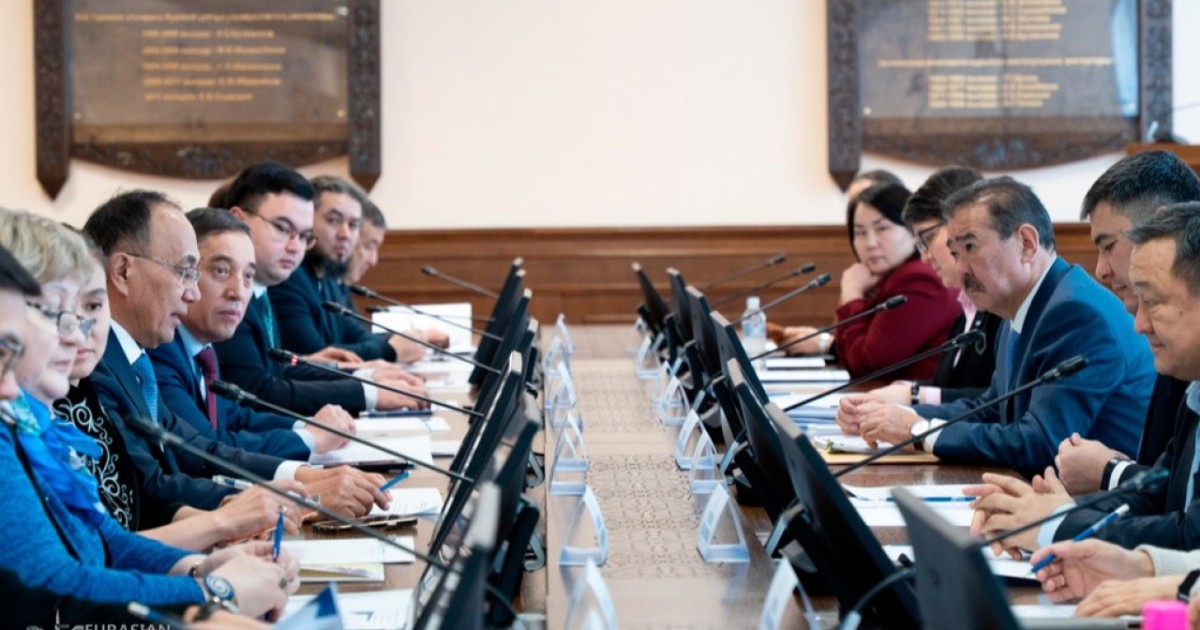 ЕҰУ-да Қазақстан Республикасының Жаңа Конституциясы жобасының негізгі тұжырымдары талқыланды
