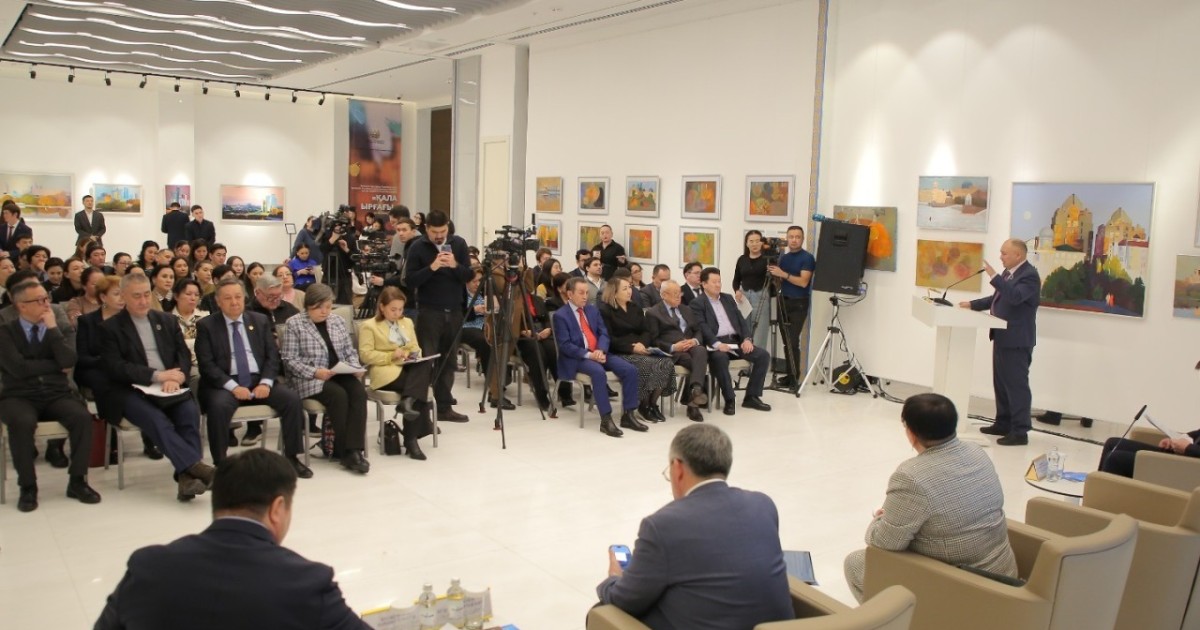 Астанада сарапшылар жаңа Конституцияның жобасын талқылады