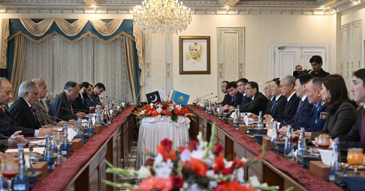 Тоқаев Пәкістан Премьер-министрін Қазақстанға мемлекеттік сапармен келуге шақырды