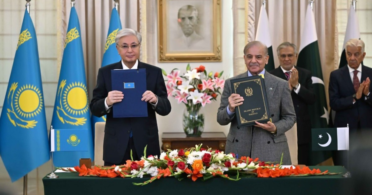 Қасым-Жомарт Тоқаев пен Шахбаз Шариф стратегиялық серіктестік орнату туралы декларацияға қол қойды