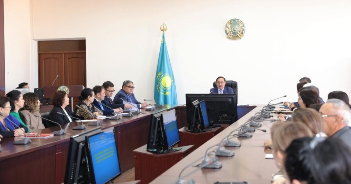 Тараз университетінің ұжымы жаңа Ата заң жобасын талқылады