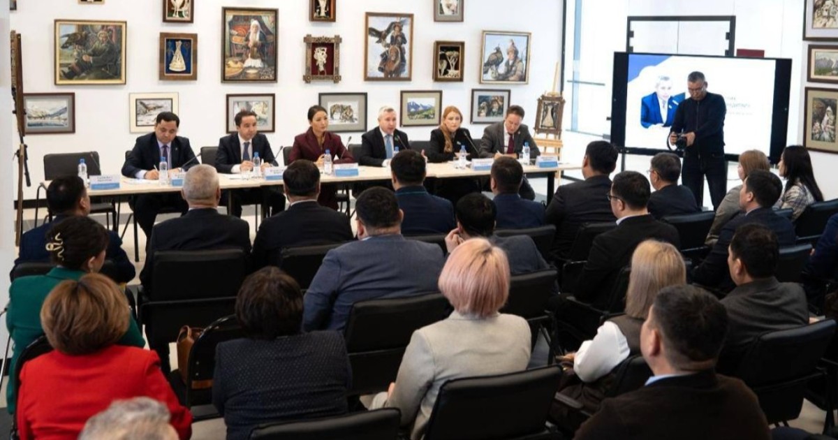 Жаңа Конституция жобасының негізгі ережелері мен жастардың рөлі талқыланды