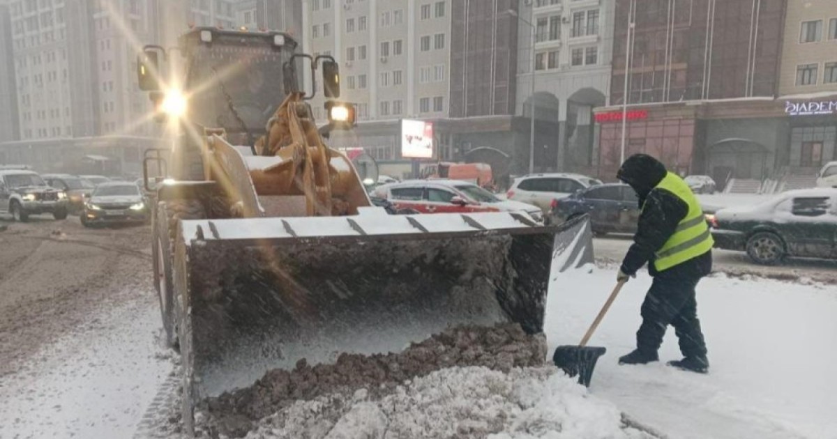 Астанада қар күреуге 3 мыңнан астам жұмысшы мен 1,7 мыңнан аса арнайы техника жұмылдырылды