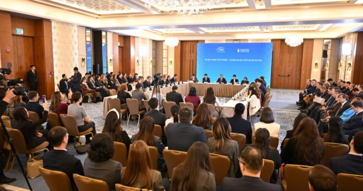 Мәулен Әшімбаев: Конституциялық комиссияның жұмысы ашық және жария түрде жүргізілуде