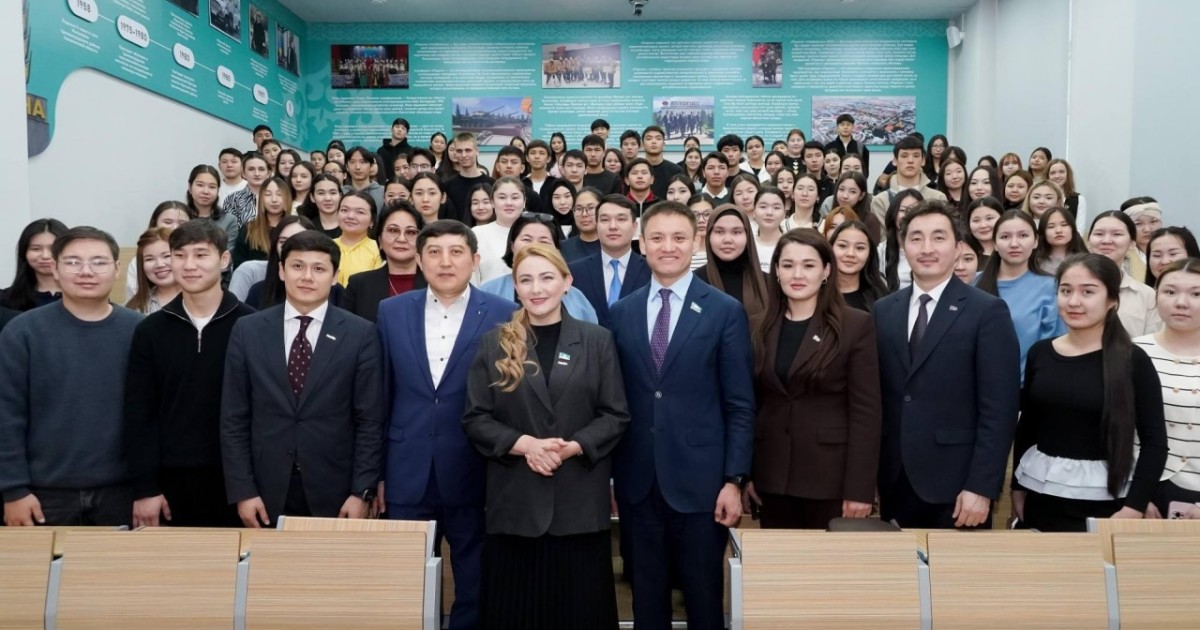Астанада депутаттар студенттерге жаңа Конституция жобасының ерекшелігін түсіндірді