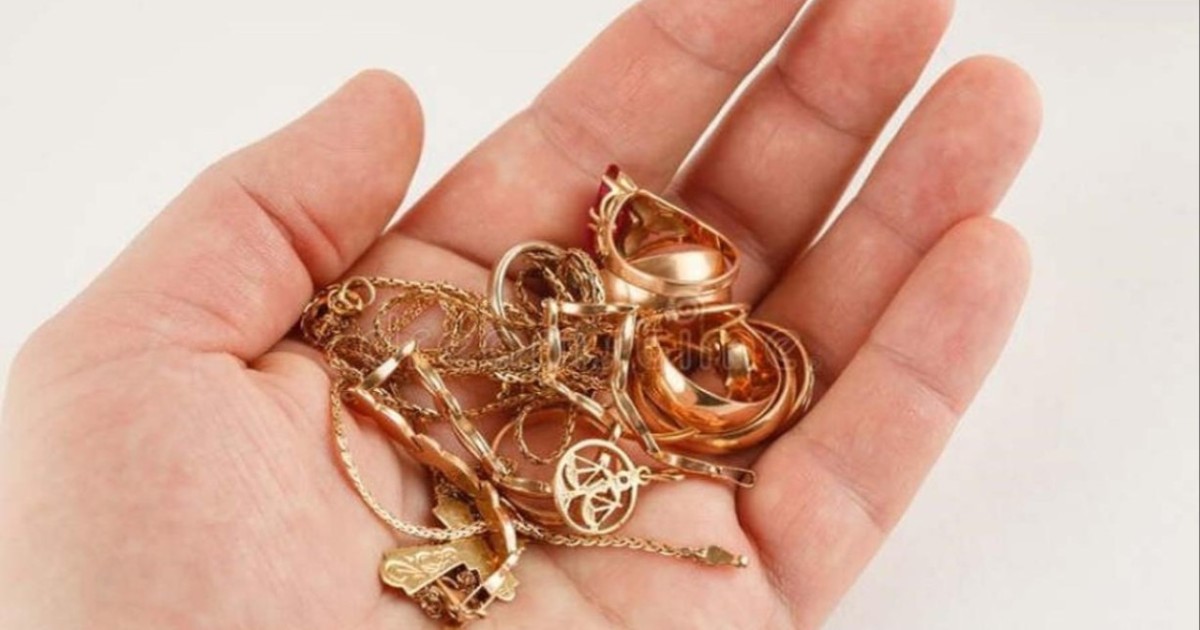 19 жастағы бойжеткен әпкесінің алтын бұйымдарын ұрлап кеткен