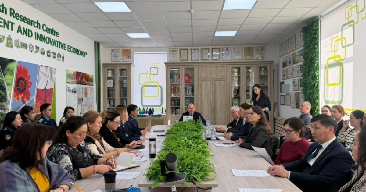 Астанада Esil University-де жаңа Конституция жобасы мен референдум талқыланды