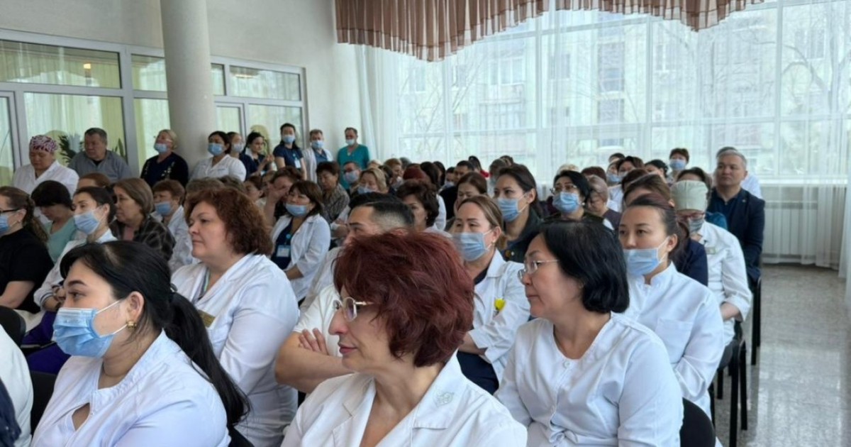 Жалпыұлттық коалиция мүшелелері елордадағы аурухана ұжымымен кездесті