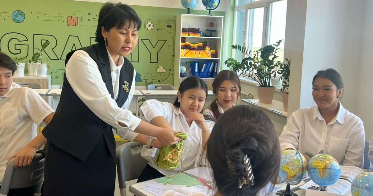 ЖИ оқушылардың пәнге деген қызығушылығын арттырады – елордалық мектеп директоры Жанат Айтова