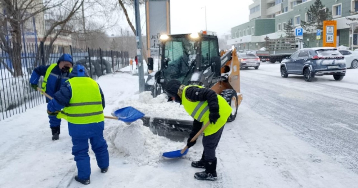Астанада қар күреуге үш мыңнан астам адам шықты