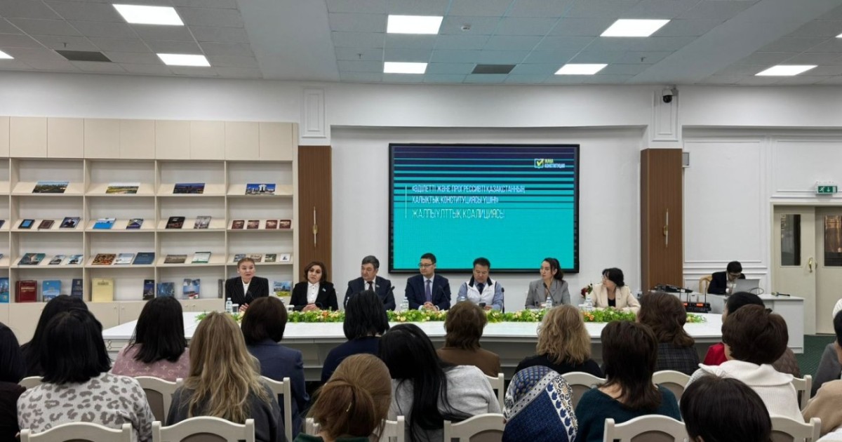 Астанада сенаторлар Ұлттық архив қызметкерлерімен кездесті