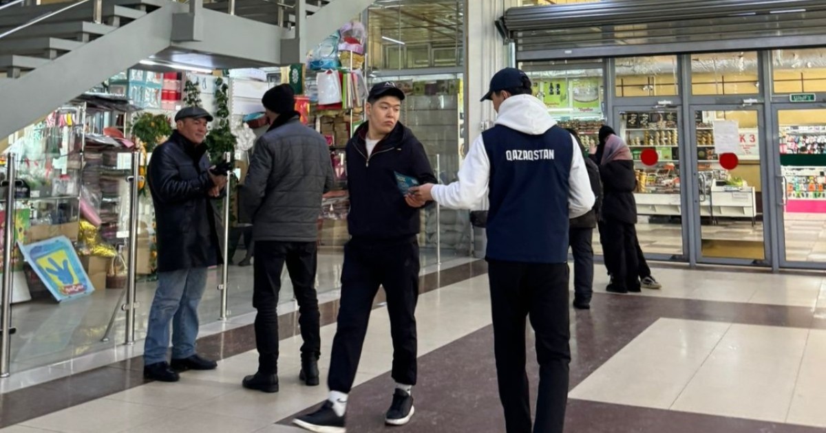 Халықтық Конституция: елордада Жалпыұлттық коалицияның белсенділері үгіт-насихат қағаздарын таратты