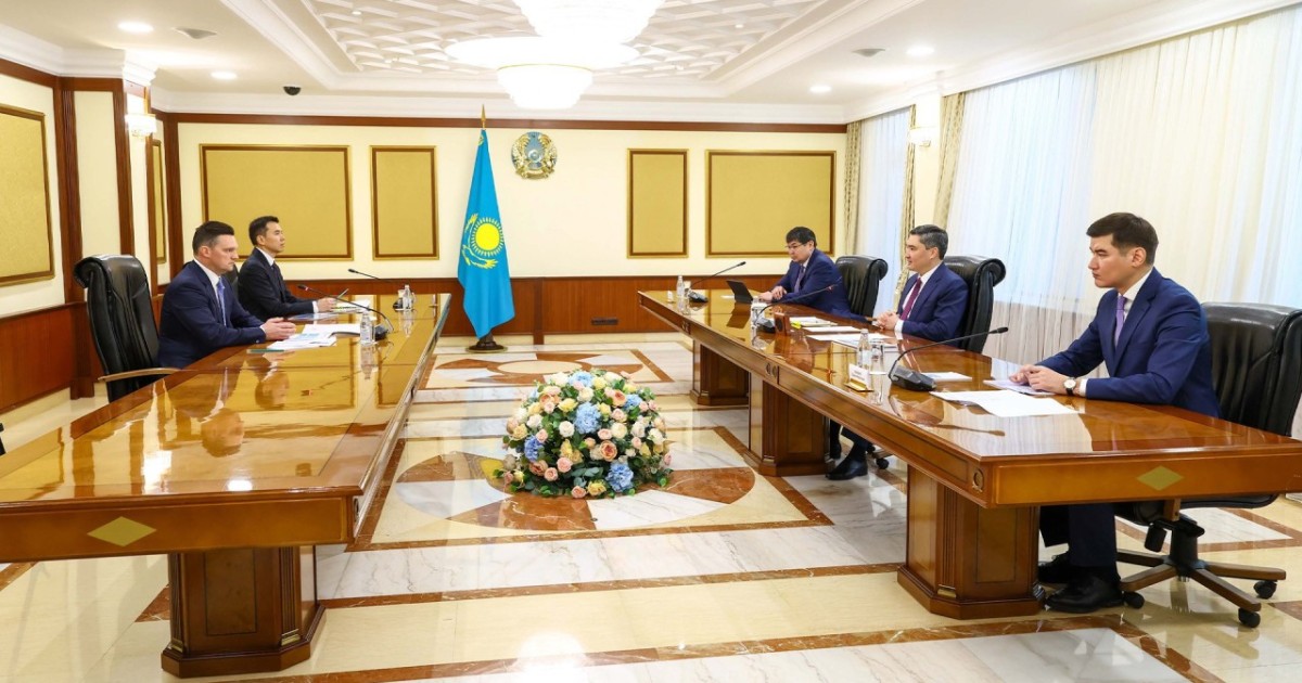 Олжас Бектенов Еуразиялық даму банкінің басқарма төрағасымен кездесті