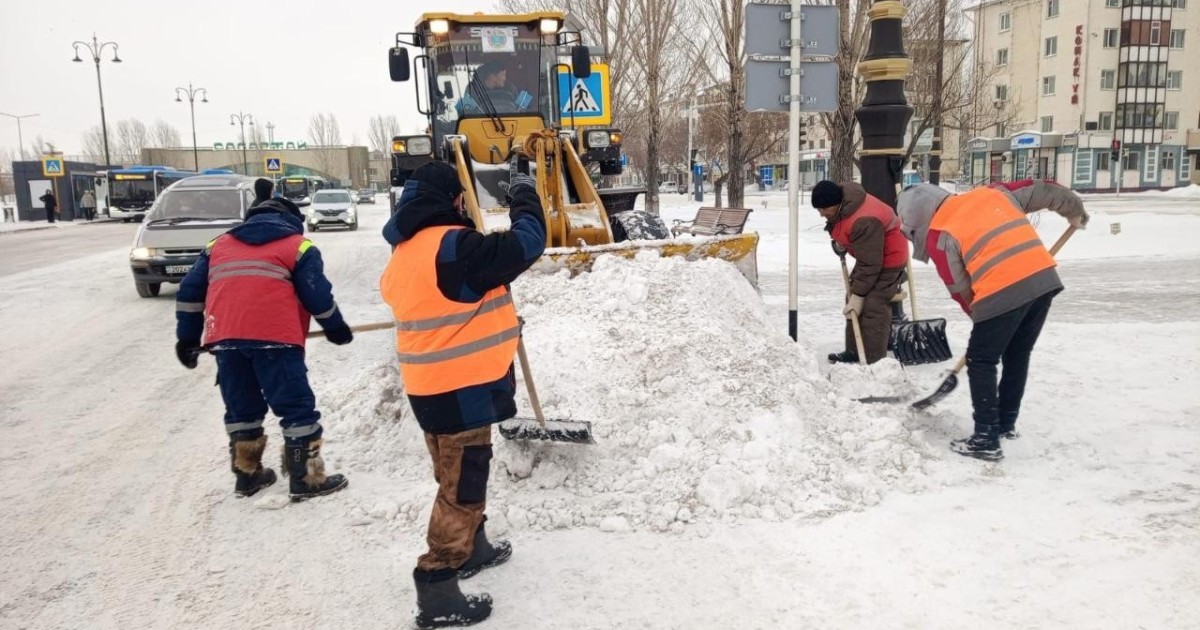 Астанадан бір түнде 45 мың текше метрден астам қар шығарылды