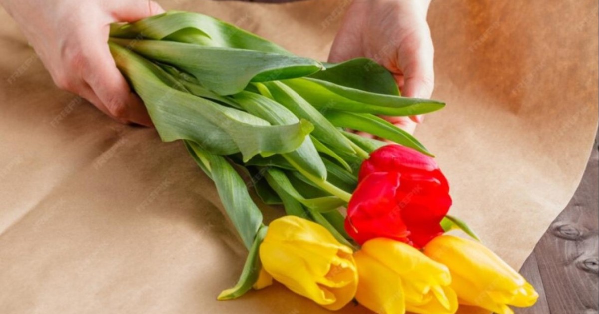 Астанада 8 наурыз қарсаңында азық-түлік жәрмеңкесінде гүл сатылады