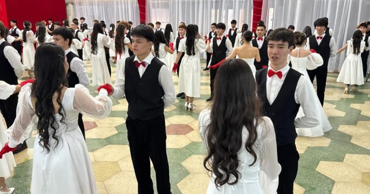 «Көктем симфониясы»: Астанада көшбасшы оқушылардың салтанатты балы өтті