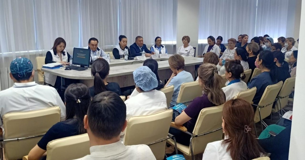 Астанадағы емханада жаңа Конституция жобасы талқыланды