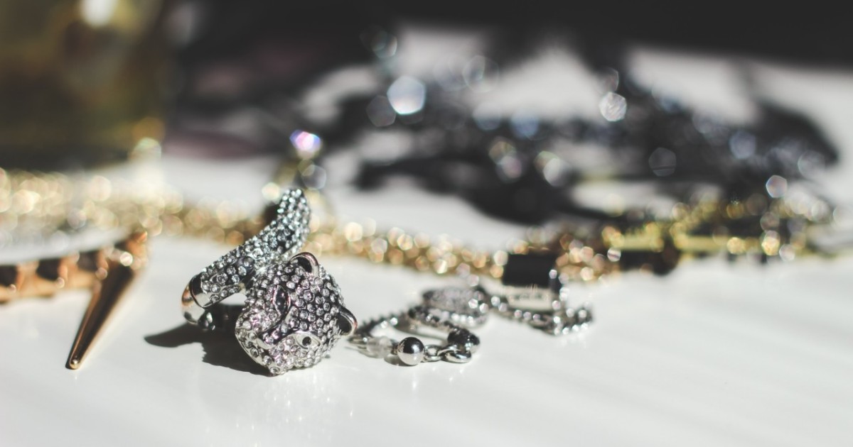 Гауһар тасты әшекейлер ұрлығын жедел ашқан полицейлерге Тараз тұрғыны алғыс айтты