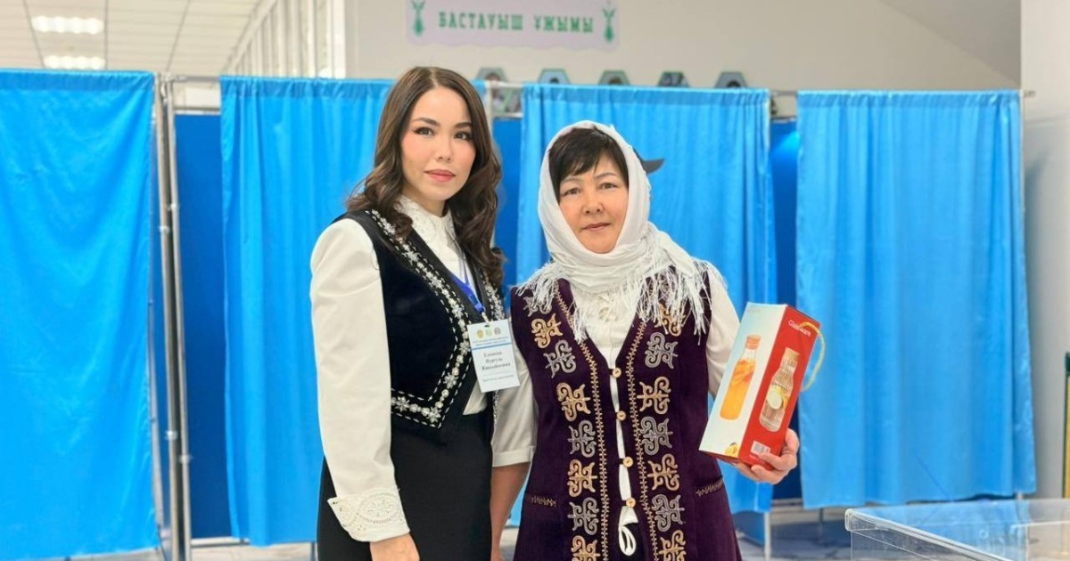 Астанада алғашқы дауыс берген тұрғындарға сыйлықтар табысталуда