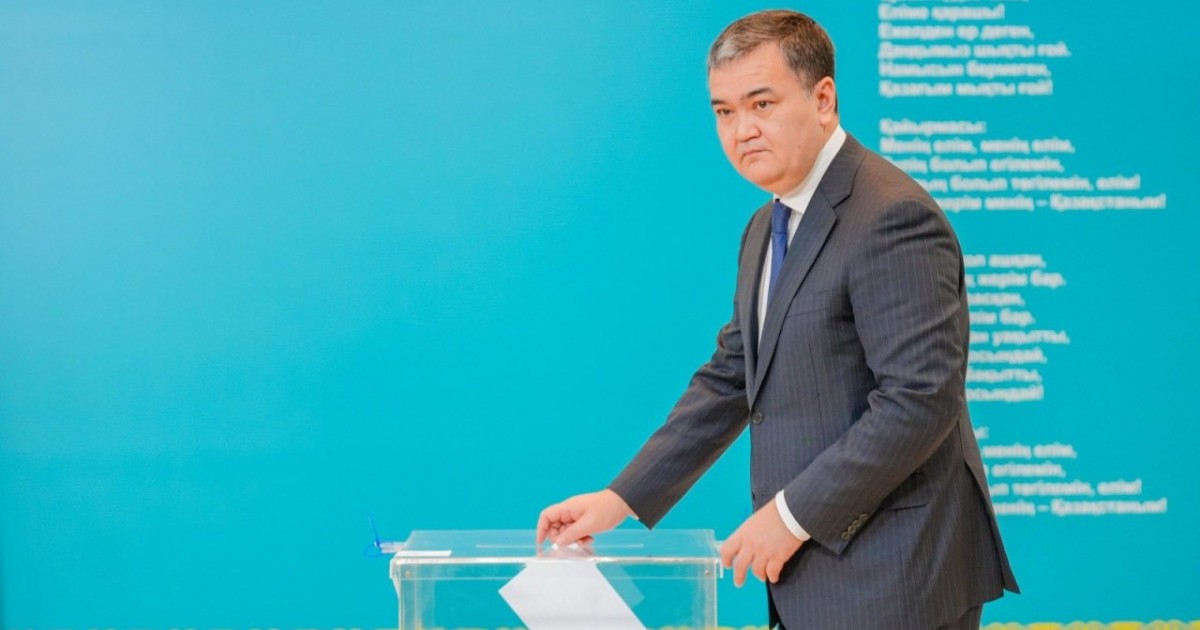 Астана әкімі Жеңіс Қасымбек референдумда дауыс берді