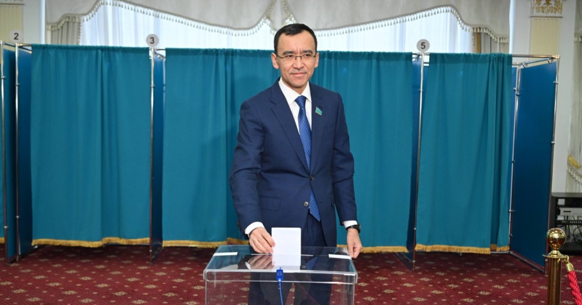 Сенат және Мәжіліс төрағалары республикалық референдумда дауыс берді