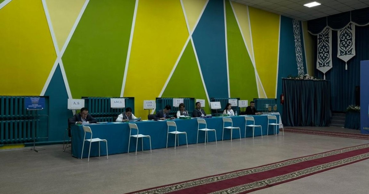 Астанада референдум учаскелеріне алғаш келген тұрғындарға сыйлықтар берілді