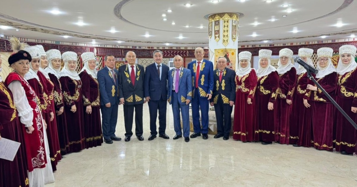 Елордалық ата-әжелер «Достық үйінде» ән шырқады