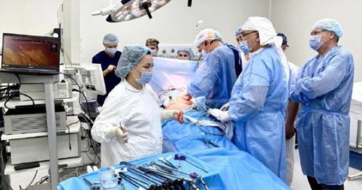 Қытай хирургтары Астанадағы ауруханада эндоскопиялық отаның заманауи тәсілдерін көрсетті