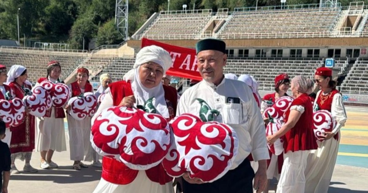 Шаңырақ күні: астаналық тігіншілер отбасы дәстүр мен еңбекті ұштастырып отыр