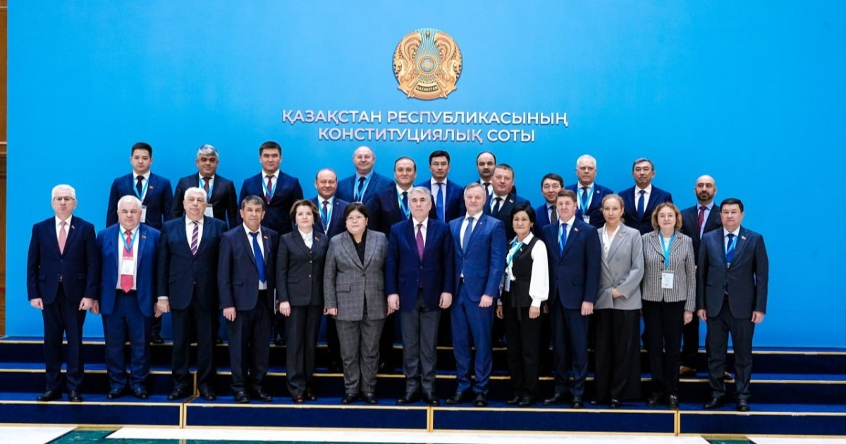 Халықаралық бақылаушылар Конституциялық сот төрағасымен кездесті