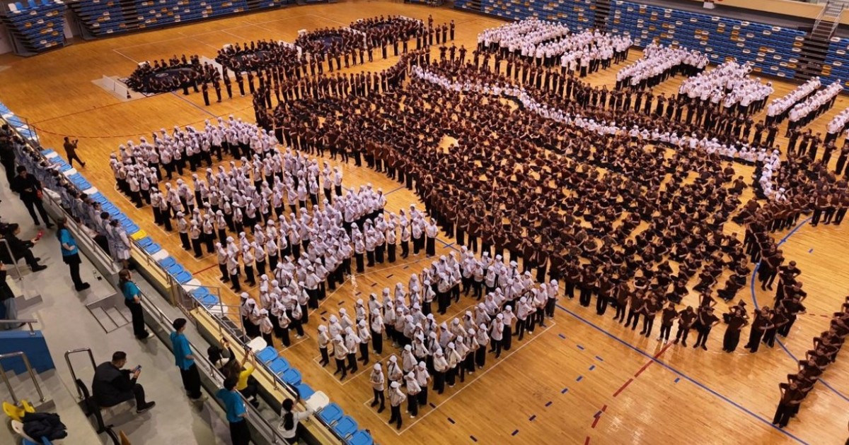 Наурызнама: Елордада Ұлттық спорт күніне орай 18 мыңнан астам бала бір мезетте асық ойнады