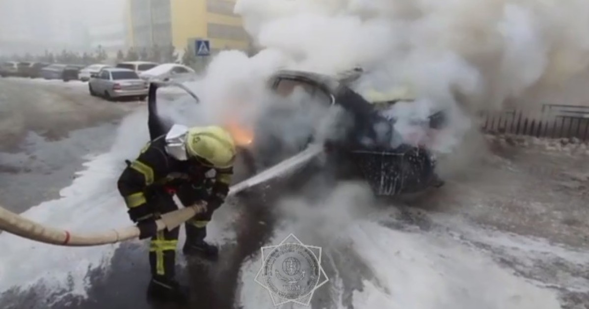 Елордада тұрақта жанған көлік дер кезінде сөндірілді