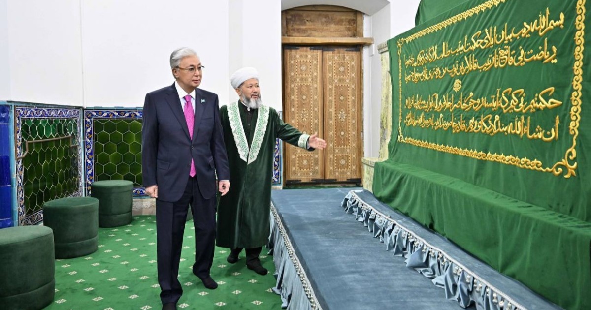 Қасым-Жомарт Тоқаев Қожа Ахмет Ясауи кесенесіне зиярат етті