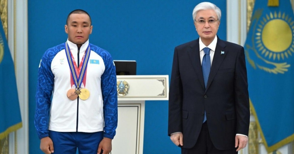 Президент ХІV Қысқы Паралимпиада ойындарының чемпионы Ербол Хамитовты марапаттады