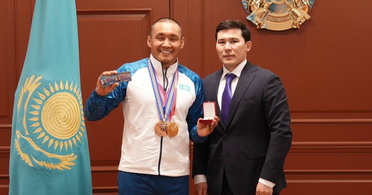 Паралимпиада чемпионы Ербол Хамитовқа «Еңбек сіңірген спорт шебері» атағы берілді