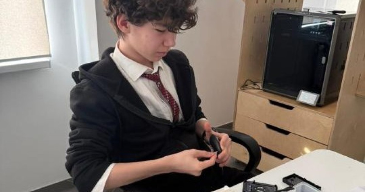 Астаналық оқушы компьютер құрастырып шығарды