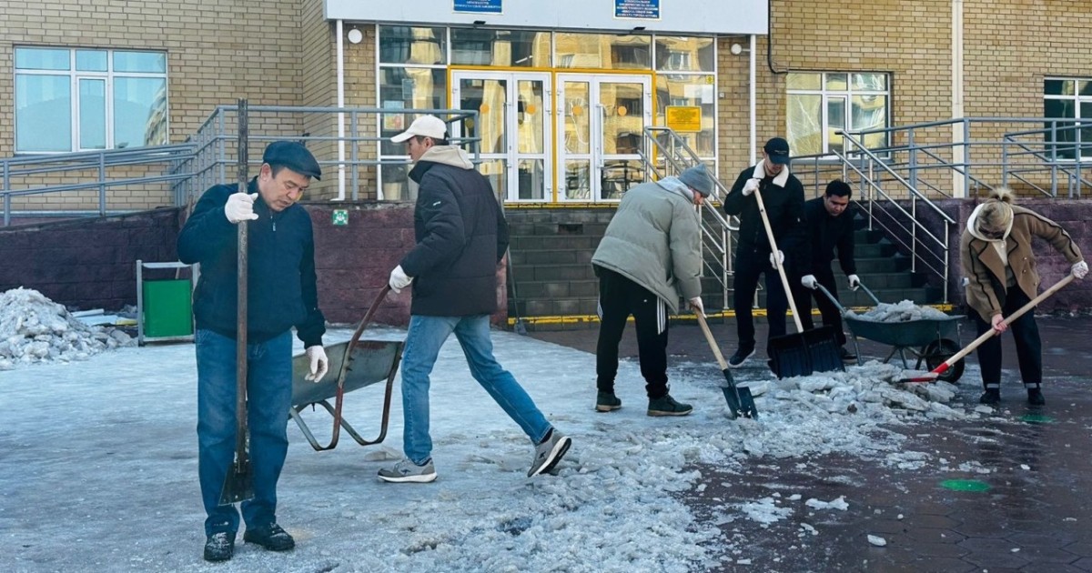 Астанада білім беру нысандарының аумақтары қар мен қоқыстан тазартылып жатыр