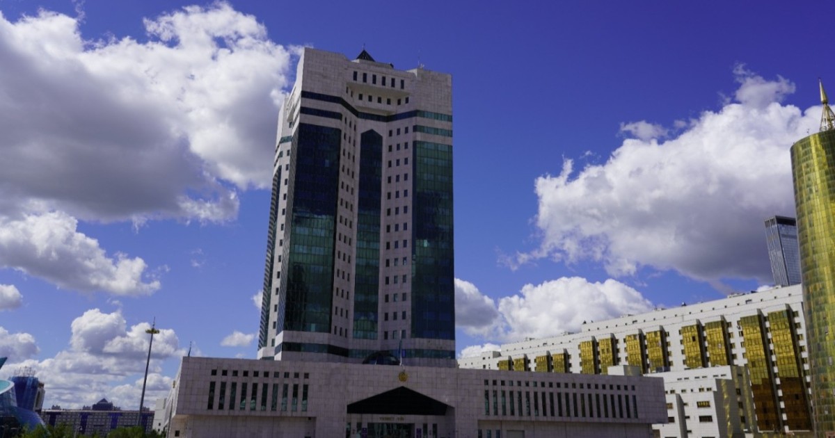 Үкімет жаңа Конституцияны жүзеге асыру мәселесін қарастырып жатыр